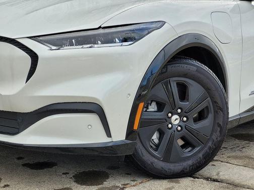 STAR WHITE MET TRI-COAT 2023 Ford Mustang Mach-E California Route 1