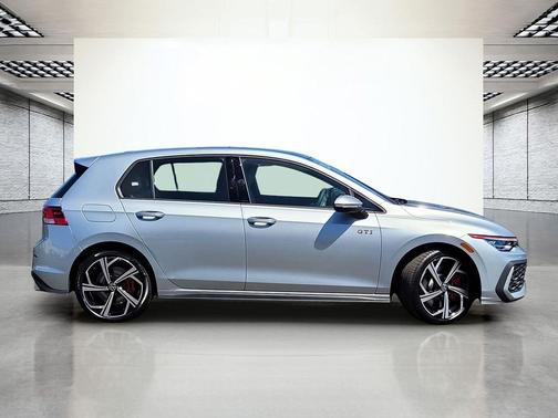 2025 Volkswagen Golf GTI 2.0T SE DSG