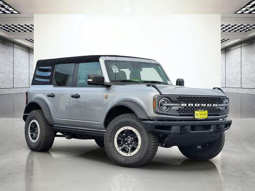 ICONIC SILVER METALLIC 2023 Ford Bronco Badlands