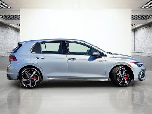 2025 Volkswagen Golf GTI 2.0T SE DSG