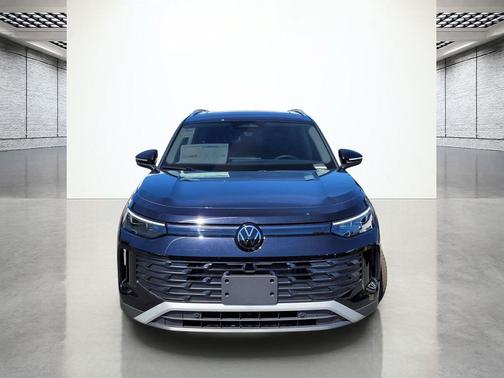 deep black pearl 2026 Volkswagen Tiguan 2.0T SE