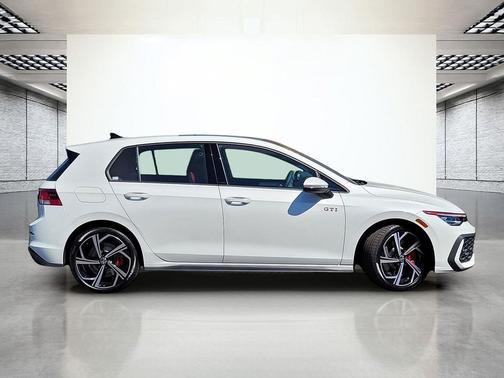 2025 Volkswagen Golf GTI 2.0T SE DSG