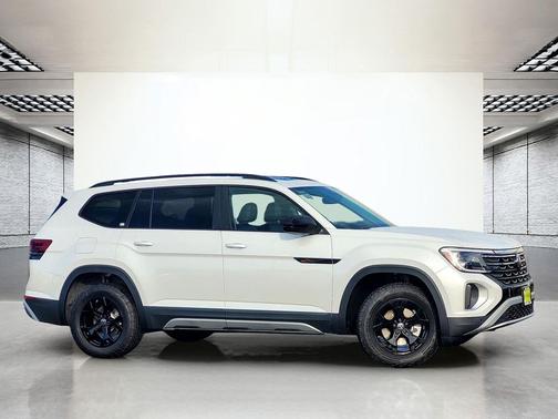 2026 Volkswagen Atlas Peak Edition