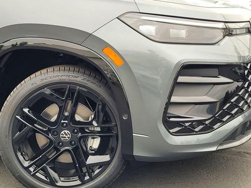 2025 Volkswagen Tiguan 2.0T SE R-Line Black 4MOTION