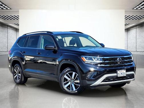 Deep Black Pearl 2023 Volkswagen Atlas 2.0T SE