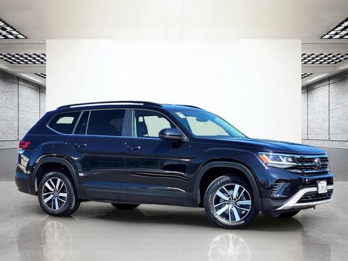 Deep Black Pearl 2023 Volkswagen Atlas 2.0T SE