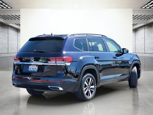 Deep Black Pearl 2023 Volkswagen Atlas 2.0T SE