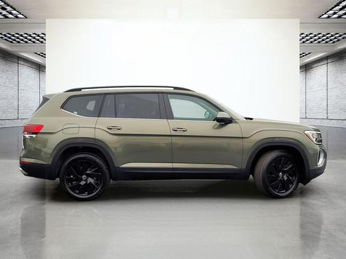 2025 Volkswagen Atlas 2.0T SE w/Technology 4MOTION