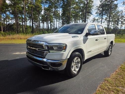 Bright White Clearcoat 2022 RAM 1500 Laramie
