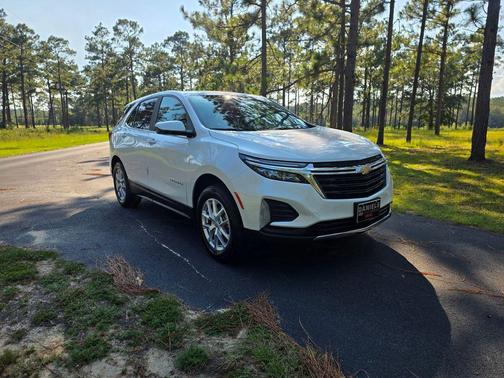 Iridescent Pearl Tricoat 2022 Chevrolet Equinox 1LT