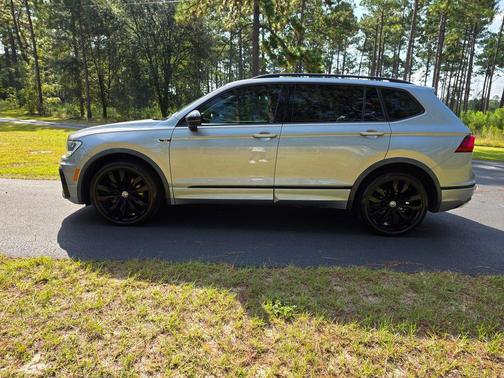 Pyrite Silver Metallic 2021 Volkswagen Tiguan 2.0T SE R-Line Black