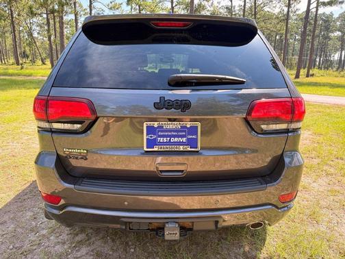Granite Crystal Clearcoat Metallic 2021 Jeep Grand Cherokee Laredo X