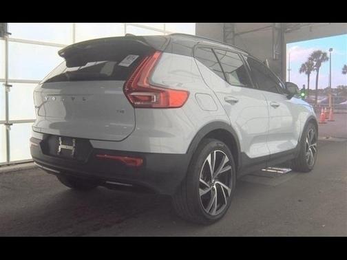 2022 Volvo XC40 T4 R-Design