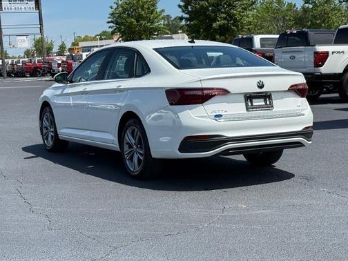 Pure White 2023 Volkswagen Jetta 1.5T SE