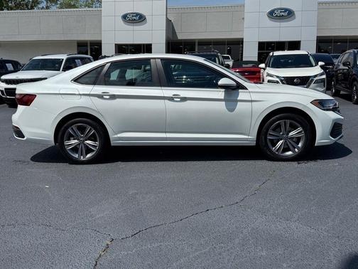 Pure White 2023 Volkswagen Jetta 1.5T SE