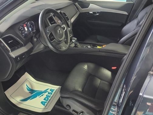 2022 Volvo XC90 T5 Momentum