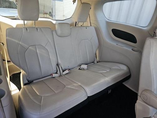 2021 Chrysler Voyager LXI