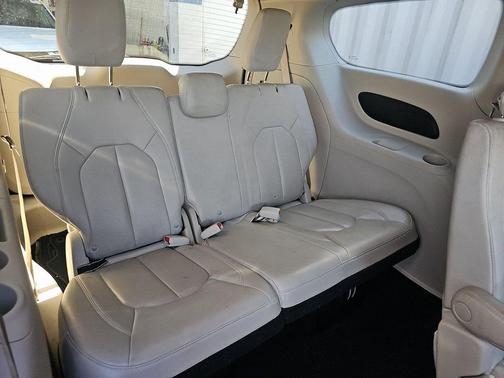 2021 Chrysler Voyager LXI