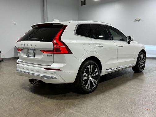 2023 Volvo XC60 B5 Ultimate Bright Theme