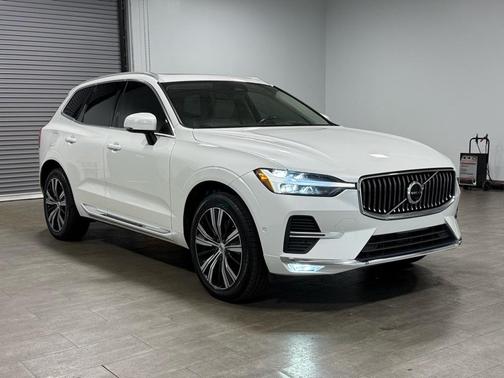 2023 Volvo XC60 B5 Ultimate Bright Theme
