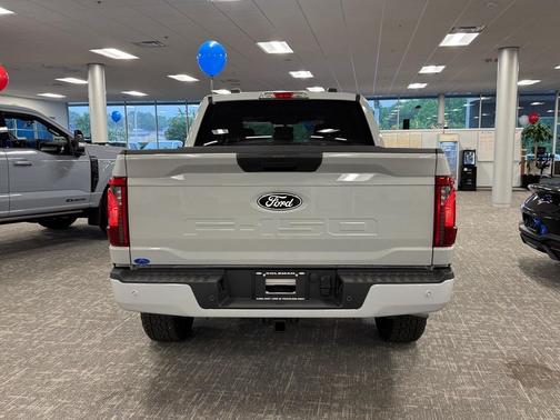 Avalanche 2026 Ford F-150 XLT