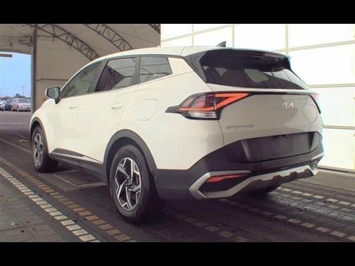 Snow White Pearl 2023 Kia Sportage LX