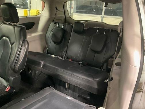 Bright White Clearcoat 2020 Chrysler Pacifica Touring L