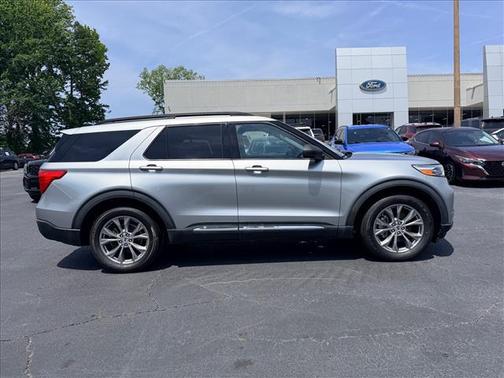 Iconic Silver Metallic 2022 Ford Explorer XLT