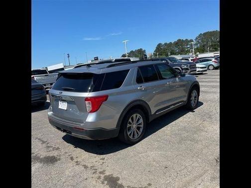Iconic Silver Metallic 2022 Ford Explorer XLT