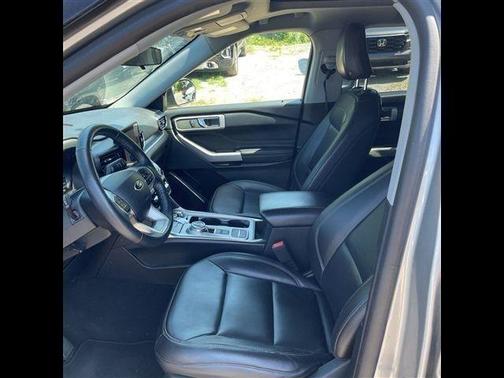 Iconic Silver Metallic 2022 Ford Explorer XLT
