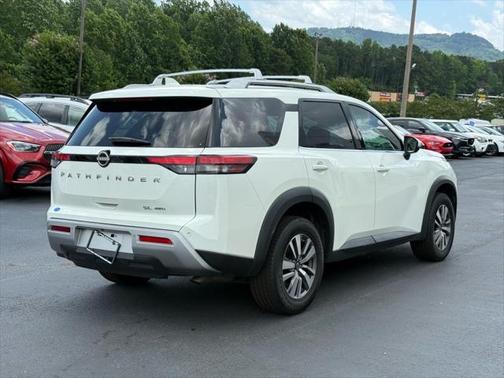 2023 Nissan Pathfinder SL 4WD