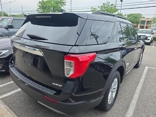 Black Metallic 2022 Ford Explorer XLT
