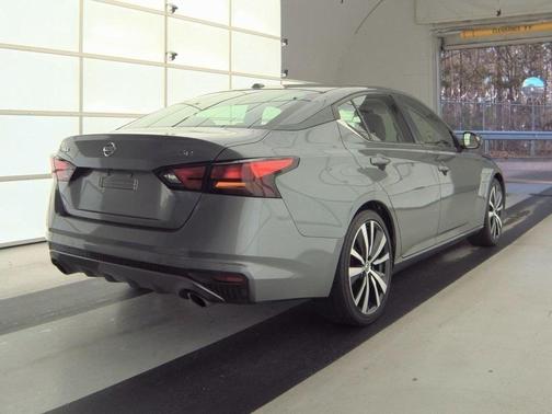 2022 Nissan Altima SR FWD