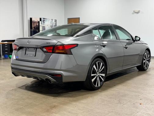 2022 Nissan Altima SR FWD