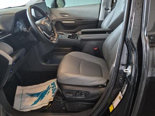 Midnight Black Metallic 2023 Toyota Sienna XLE