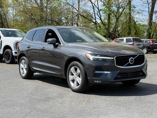 2022 Volvo XC60 B5 Momentum