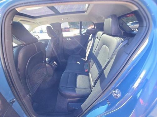 2023 Volvo XC40 B5 Plus Dark Theme