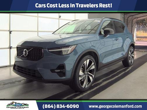 2023 Volvo XC40 B5 Plus Dark Theme