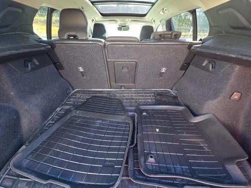 2023 Volvo XC40 B5 Plus Dark Theme