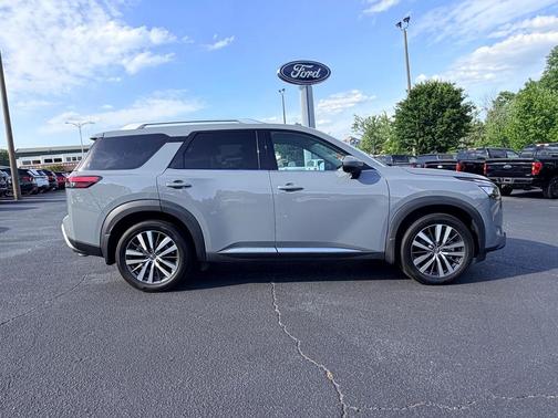 Boulder Gray Pearl 2022 Nissan Pathfinder Platinum 4WD