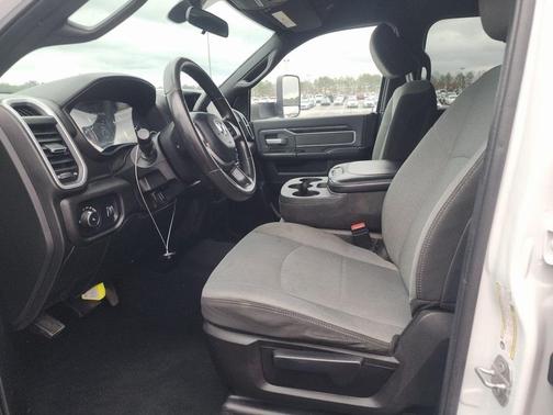 2022 RAM 3500 Big Horn Crew Cab 4x4 8' Box