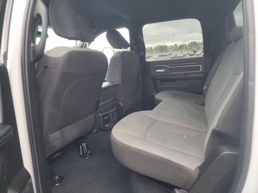 Bright White Clearcoat 2022 RAM 3500 Big Horn Crew Cab 4x4 8' Box