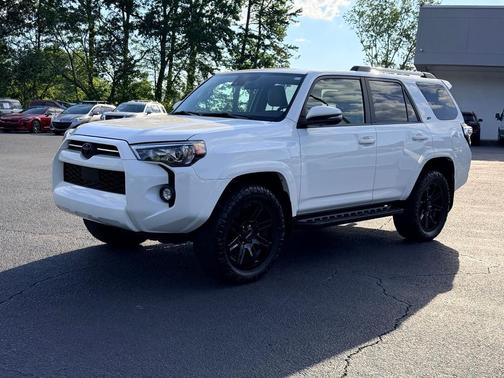 Ice Cap 2024 Toyota 4Runner SR5 Premium