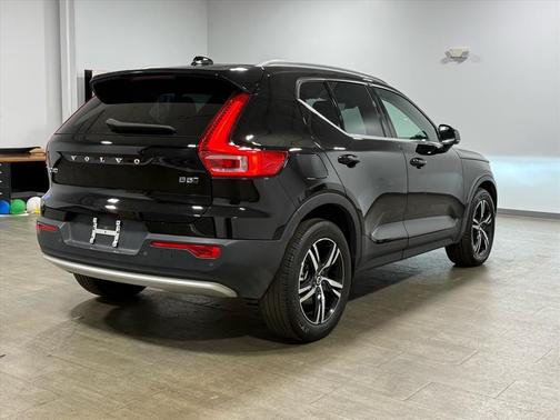 2023 Volvo XC40 B5 Plus Bright Theme