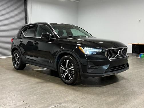 2023 Volvo XC40 B5 Plus Bright Theme