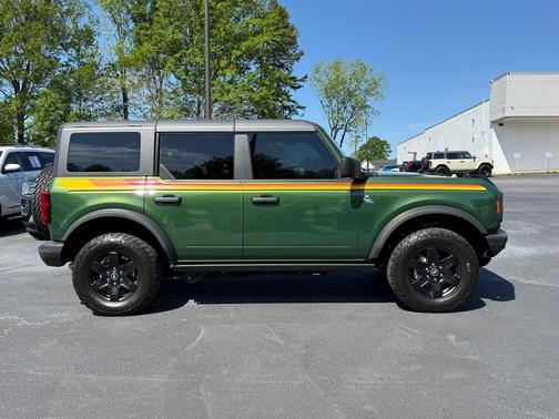Eruption Green Metallic 2023 Ford Bronco Black Diamond