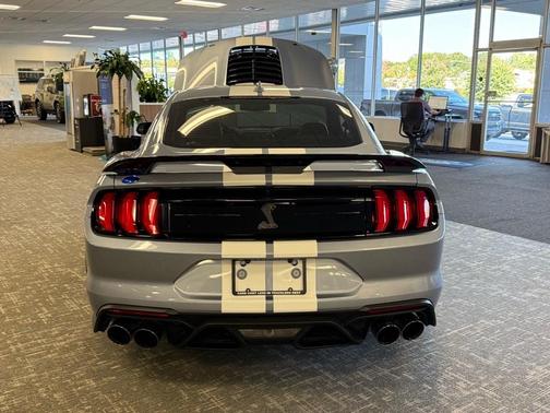 2022 Ford Shelby GT500 Base