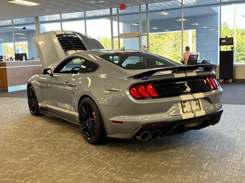 2022 Ford Shelby GT500 Base