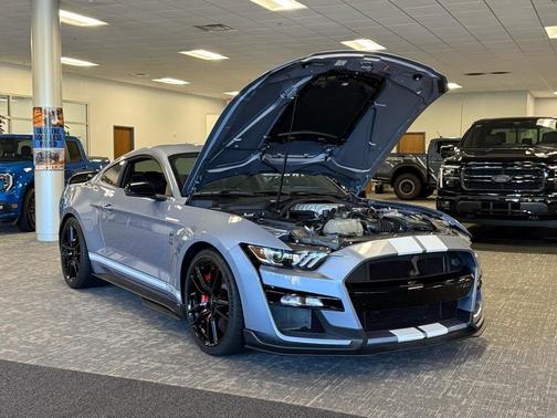 2022 Ford Shelby GT500 Base
