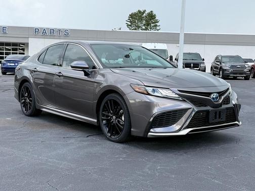 2024 Toyota Camry Hybrid SE